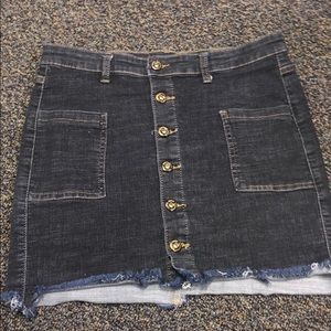 Stretchy denim skirt